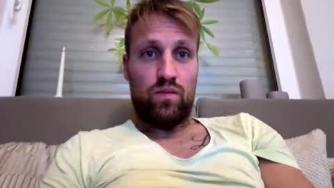 lovefuesse online show from 11.05.25