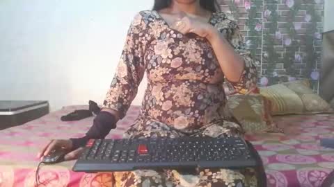 Snapshot of lovefunnitya chatting on 01.01.25 Divya online show from 01.01.25