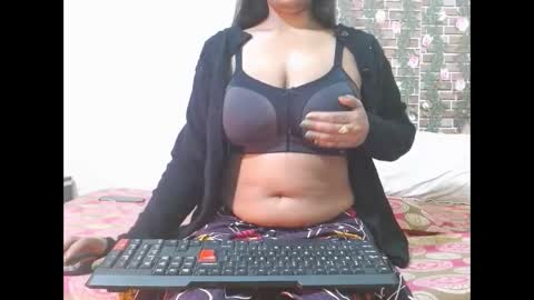 Snapshot of lovefunnitya chatting on 01.04.25 Divya online show from 01.04.25