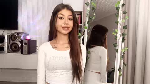 Snapshot of lovekellan chatting on 02.20.26 Flora online show from 02.20.26