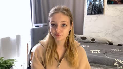 Snapshot of lovelladeboer chatting on 10.14.25 Ella online show from 10.14.25