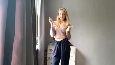 Snapshot of lovelladeboer chatting on 10.15.25 Ella online show from 10.15.25