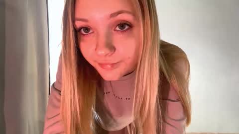 Snapshot of lovelladeboer chatting on 10.16.25 Ella online show from 10.16.25