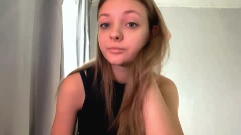 Snapshot of lovelladeboer chatting on 10.21.25 Ella online show from 10.21.25