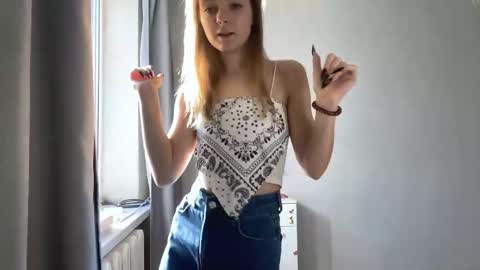 Ella online show from 11.04.25