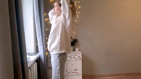 Ella online show from 12.22.25