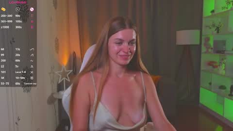Snapshot of lovellalipss chatting on 07.28.26 Laura online show from 07.28.26