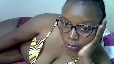 Snapshot of lovely_gee chatting on 04.16.26 sexylover online show from 04.16.26