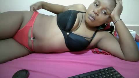 Snapshot of lovely_gee chatting on 05.13.26 sexylover online show from 05.13.26