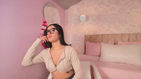 lovely_julls online show from 02.12.26