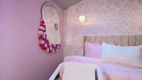 lovely_julls online show from 02.18.26