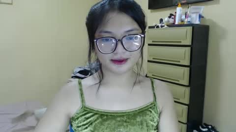 Lovely Laura online show from 12.10.24