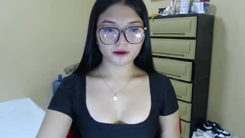 Lovely Laura online show from 12.12.24