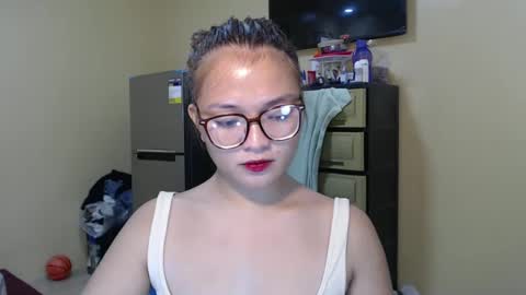 Lovely Laura online show from 01.04.25
