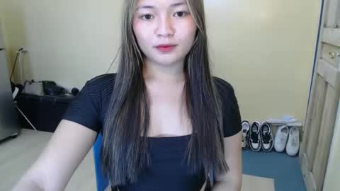 Lovely Laura online show from 01.25.25