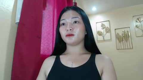 Lovely Laura online show from 02.11.25