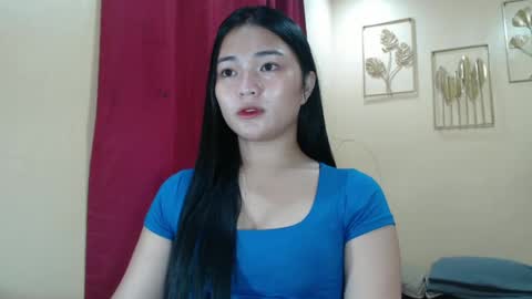 Lovely Laura online show from 02.17.25