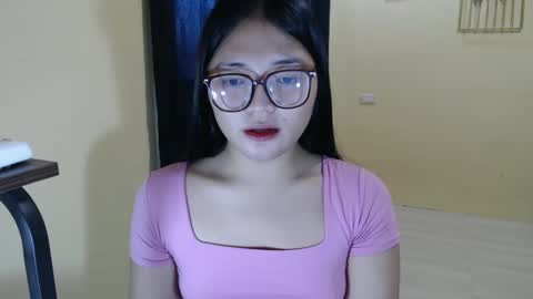 Lovely Laura online show from 03.04.25