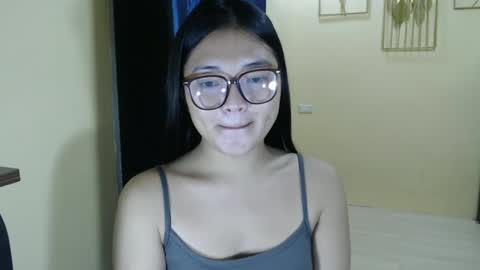 Lovely Laura online show from 03.11.25