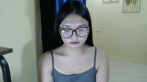 Lovely Laura online show from 03.12.25
