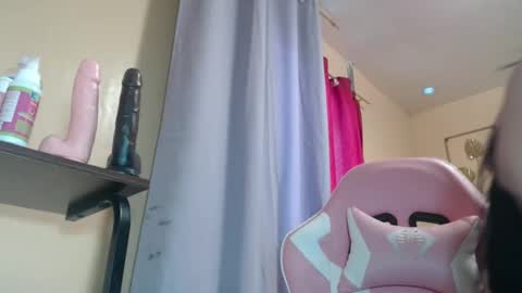Lovely Laura online show from 09.15.25