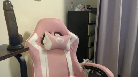 Lovely Laura online show from 10.12.25