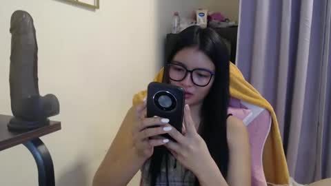 Lovely Laura online show from 10.22.25