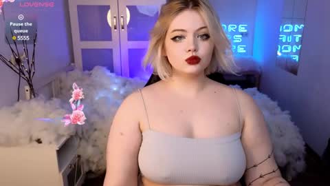 lovely_leilla online show from 12.22.24