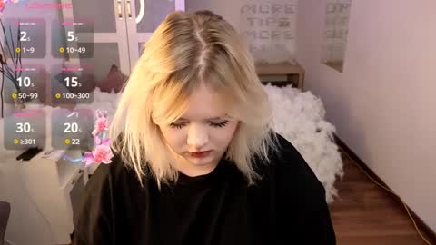 lovely_leilla online show from 01.06.25