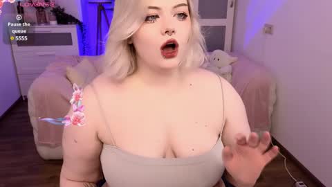 lovely_leilla online show from 01.18.25