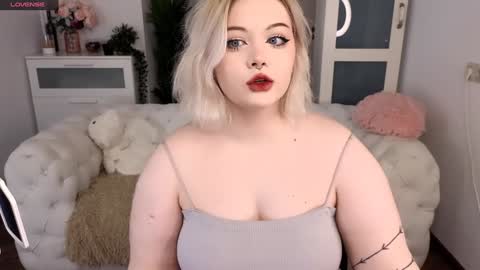 lovely_leilla online show from 01.29.25