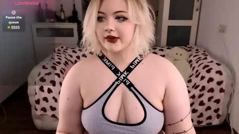 lovely_leilla online show from 02.26.25