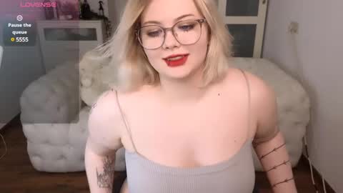 lovely_leilla online show from 03.10.25