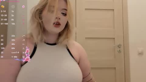 lovely_leilla online show from 10.19.25