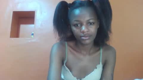 Snapshot of lovely_yvonne chatting on 10.22.25 Lovely yvonne online show from 10.22.25