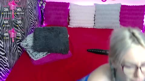 Snapshot of lovelybutterfly chatting on 01.31.25    online show from 01.31.25