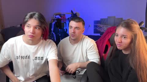 Snapshot of lovelydany3 chatting on 12.19.24 lovelydany3 online show from 12.19.24