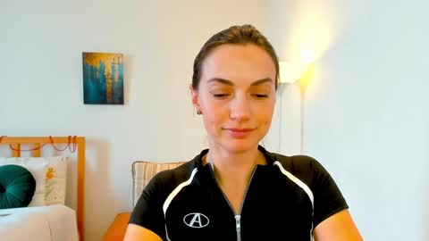 Mia online show from 12.28.24