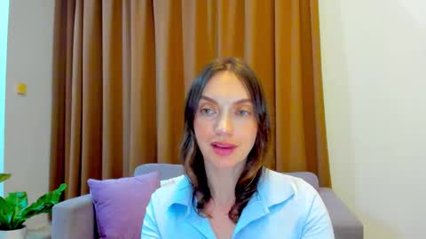 Mia online show from 10.14.25