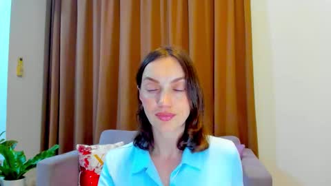 Mia online show from 10.26.25