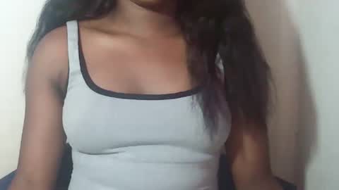 lovelylarra online show from 03.04.26