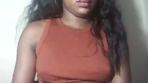 lovelylarra online show from 04.06.26