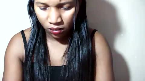 lovelylarra online show from 07.04.26
