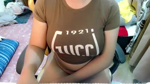 Snapshot of lovelymarish chatting on 10.14.25 lovelymarish online show from 10.14.25
