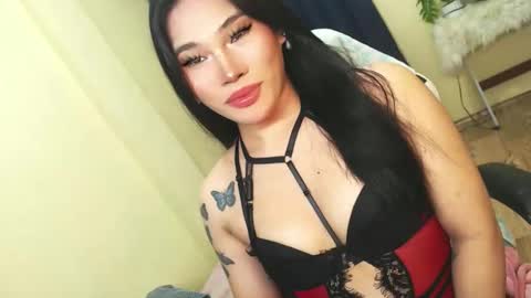 STWEET LINA online show from 11.04.25