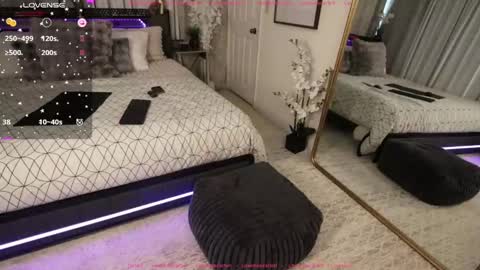 Snapshot of lovemoscarlett chatting on 01.28.25 Scarlett online show from 01.28.25