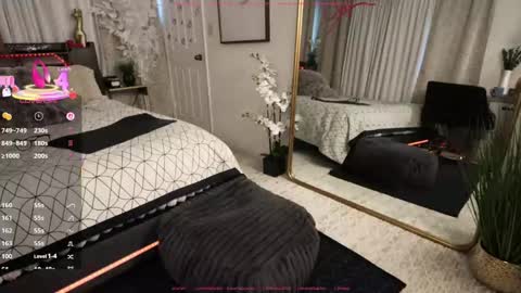 Snapshot of lovemoscarlett chatting on 02.21.25 Scarlett online show from 02.21.25