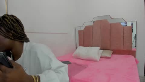 L O V E  online show from 01.05.25