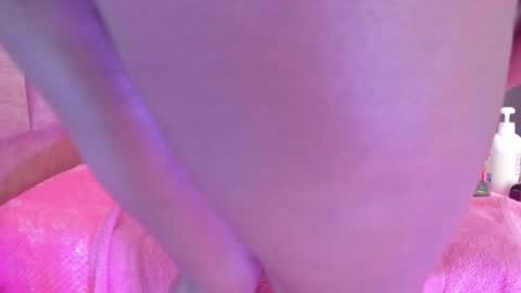 L O V E  online show from 01.20.25