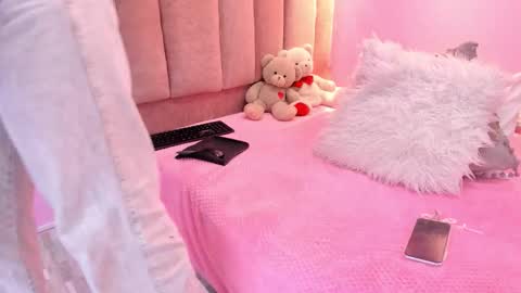 L O V E  online show from 10.09.25